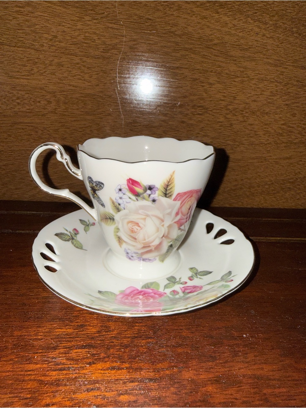 EUC Meritage Floral Porcelain Teacup and Saucer Set - Pink & Cream Rose Pattern